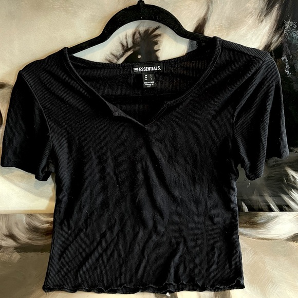sws Essentials Black Short Sleeve Crop Top - Picture 1 of 3